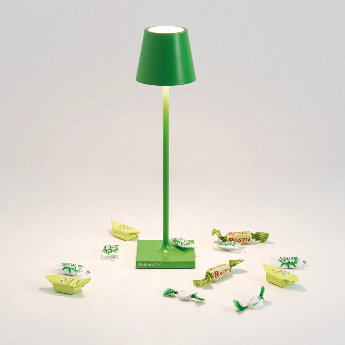 Zafferano Poldina micro stolna lampa