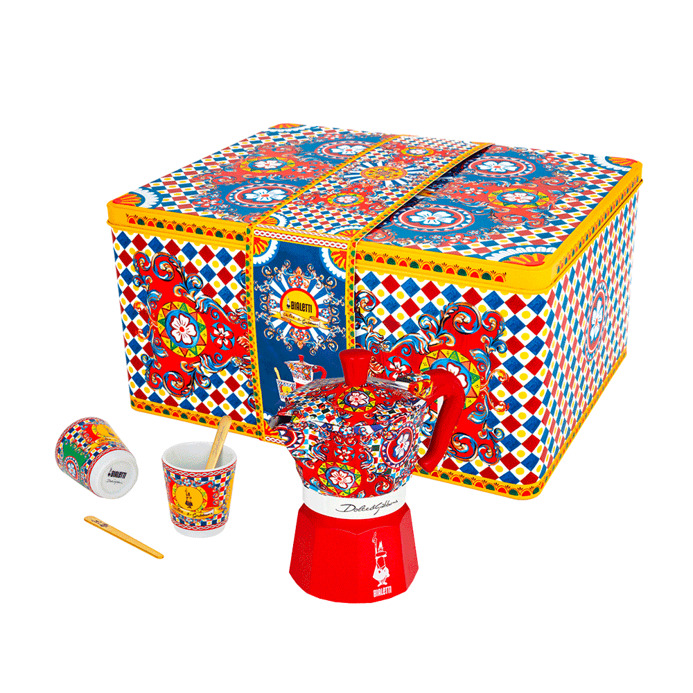 Bialetti Dolce & Gabbana Box Set Moka Express Carretto Siciliano za 2 šoljice, 2 porcelanske šoljice i 2 zlatne kašičice.