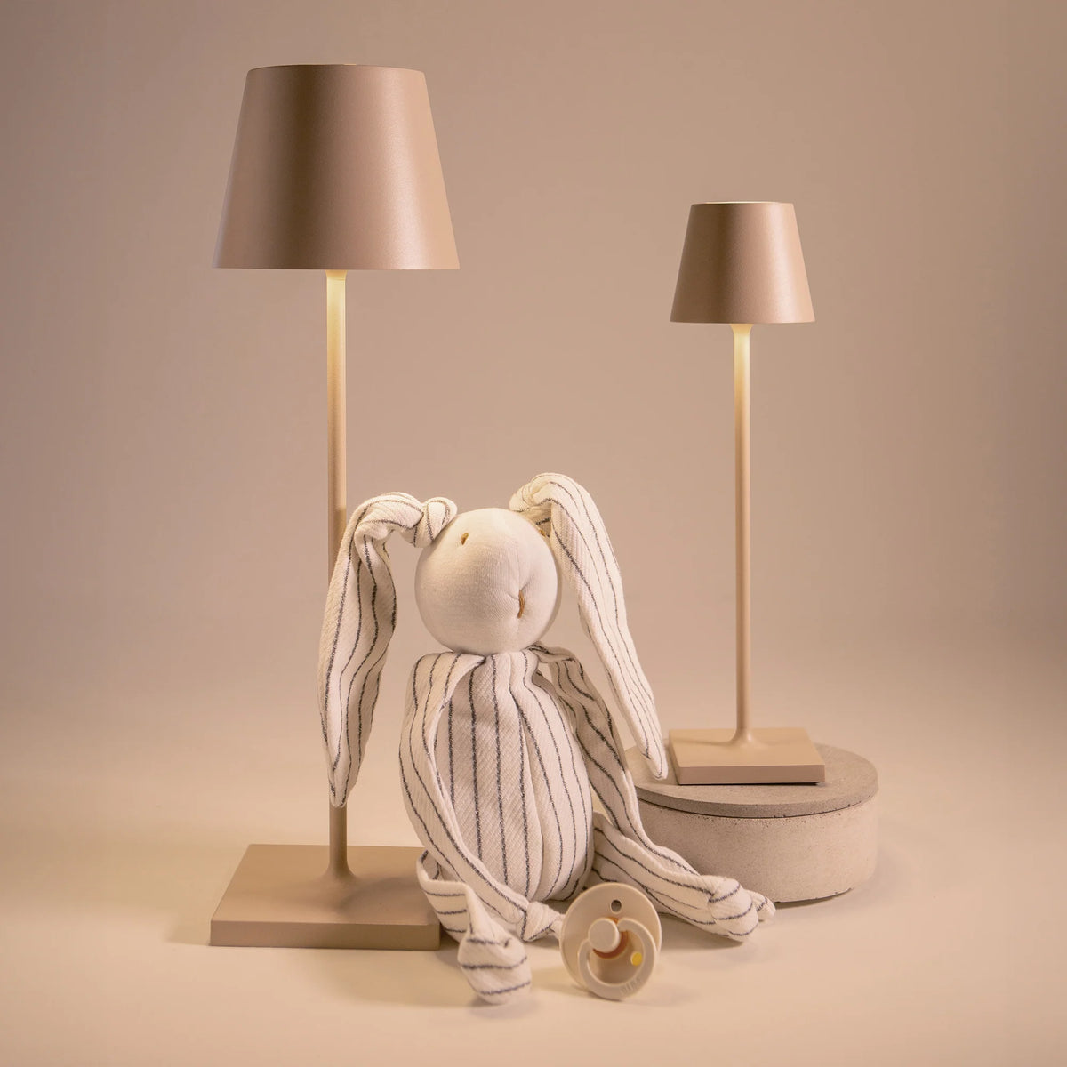 Zafferano Poldina micro stolna lampa